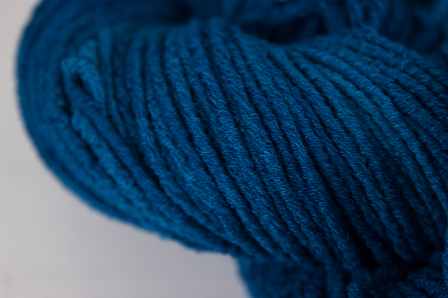 Bright Royal Blue - Hyades Worsted AS-IS - has a dry/crunchy texture, no label, has dye running issues