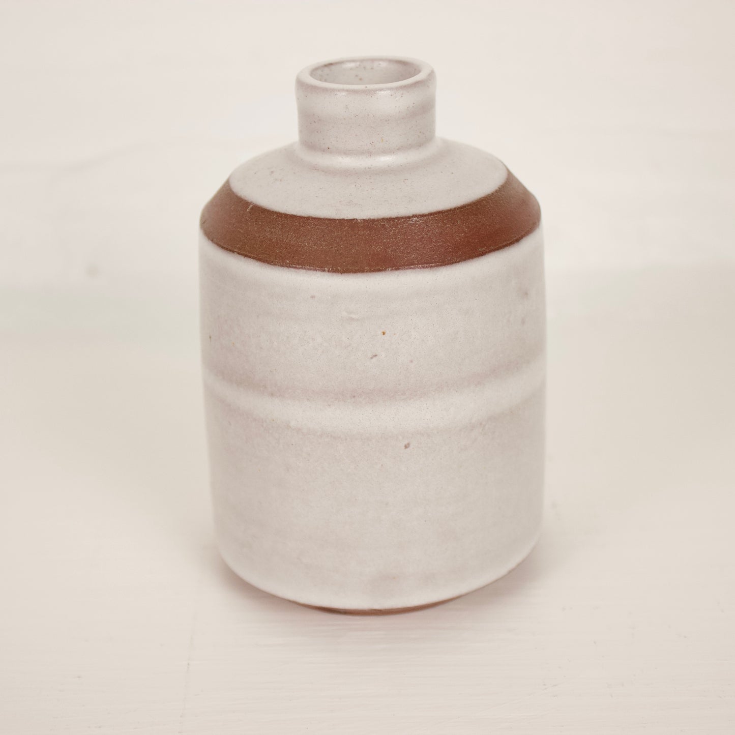 Vase ou bouteille en céramique faite à la main